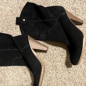 American Eagle suede boot